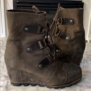 Women’s Sorel Joan of Arctic Wedge tie up boot 8